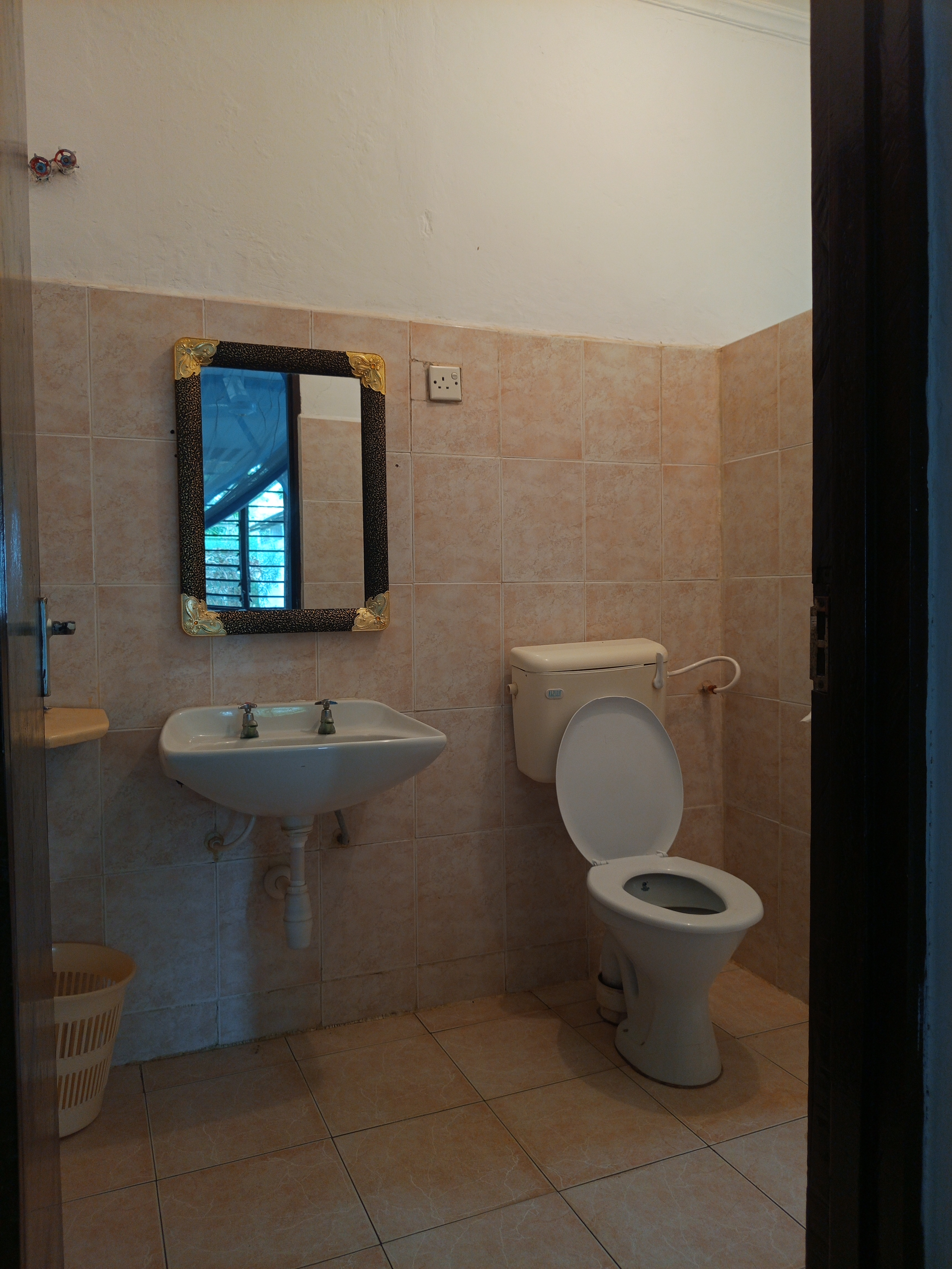 Large Single Room Bathroom